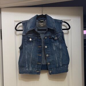 Levi’s Women's 90’s-style Shrunken Denim Vest